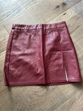 Gilli Faux Leather Mini Skirt in Wine Red